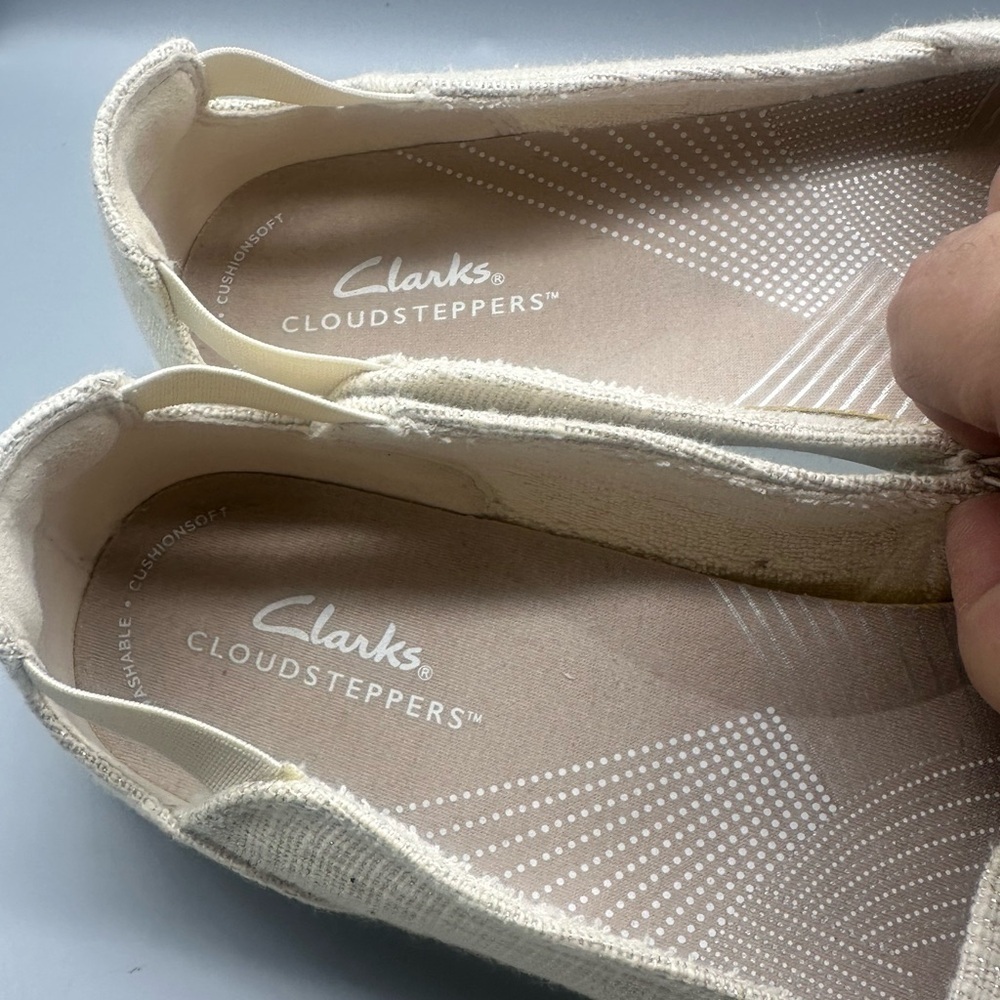 Cloudsteppers by Clarks Cream Women's Flats - Picture 3 of 9